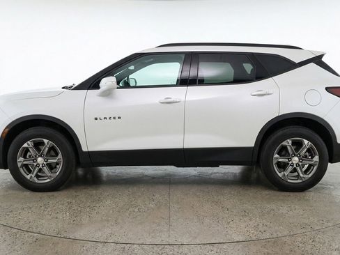Used 2025 Chevrolet Blazer LT FWD image 5