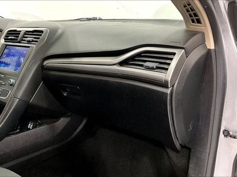 Used 2020 Ford Fusion SE FWD image 19