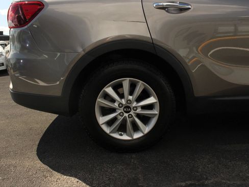 Used 2019 Kia Sorento L FWD image 8