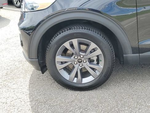 Used 2023 Ford Explorer XLT w/ Equipment Group 202A AWD/4WD image 8