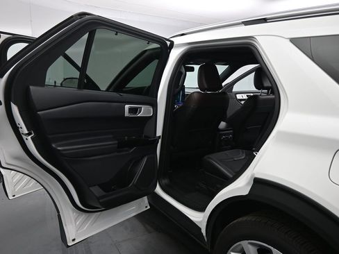 Certified 2022 Ford Explorer Platinum w/ Technology Package image 21