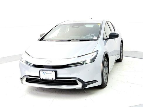 New 2026 Toyota Prius Plug-In Hybrid image 2