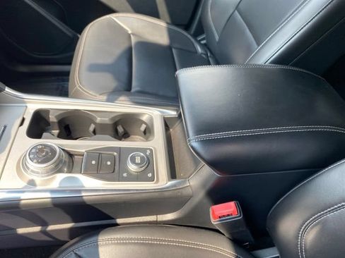 Used 2021 Ford Explorer XLT w/ Equipment Group 202A AWD/4WD image 19