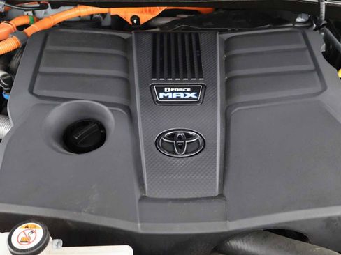 Used 2024 Toyota Sequoia Capstone AWD/4WD image 36