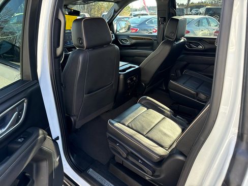 Used 2023 Chevrolet Suburban Premier image 17
