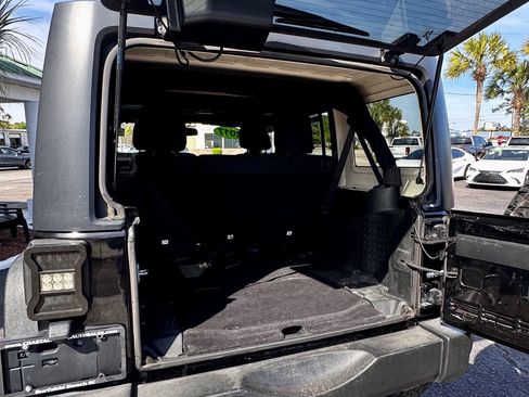Used 2017 Jeep Wrangler Unlimited Sport w/ Quick Order Package 24S AWD/4WD image 11