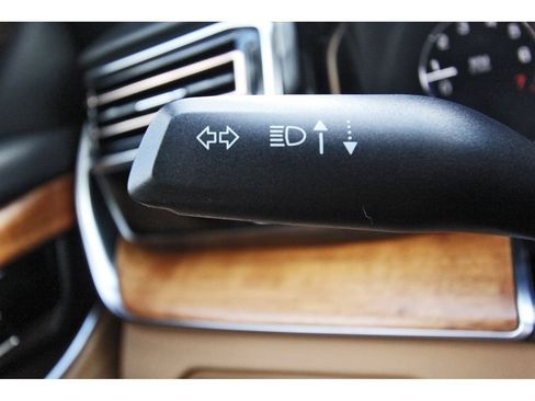 Used 2022 Jeep Grand Wagoneer Series III w/ Rear Seat Video Group 1 AWD/4WD image 18