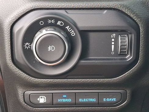 Used 2023 Jeep Wrangler Unlimited Sahara w/ Dual Top Group AWD/4WD image 26