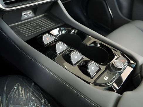 New 2025 VinFast VF 8 Plus AWD/4WD image 24