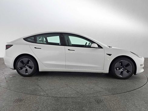 Used 2022 Tesla Model 3 Standard Range image 6