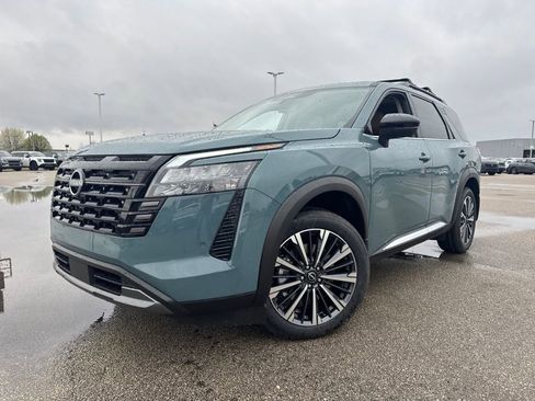 New 2026 Nissan Pathfinder Platinum image 1