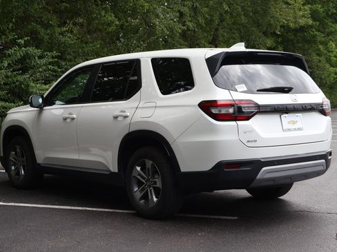 Used 2025 Honda Pilot EX-L image 5