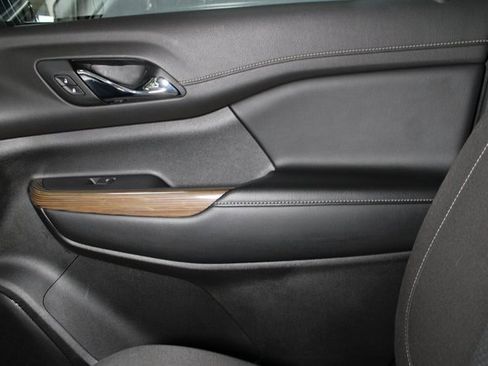 Used 2020 GMC Acadia SLE w/ Driver Convenience Package image 30