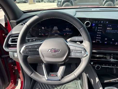 Used 2024 Chevrolet Traverse Z71 AWD/4WD image 16