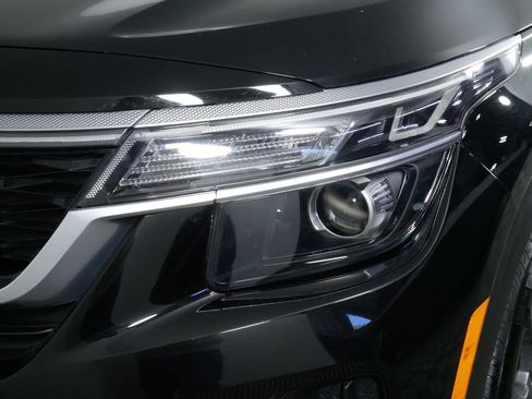 Used 2023 Kia Seltos S w/ Navigation Package FWD image 15