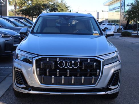 Used 2025 Audi Q7 2.0T Premium Plus w/ Premium Plus Package image 2