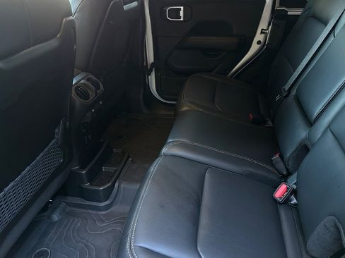 Used 2024 Jeep Wrangler Sahara image 13