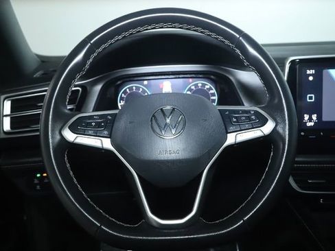 Used 2024 Volkswagen Atlas Cross Sport SE w/ Panoramic Sunroof Package image 22