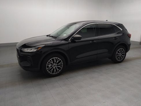 Used 2023 Ford Escape Active w/ Tech Pack #1 AWD/4WD image 2
