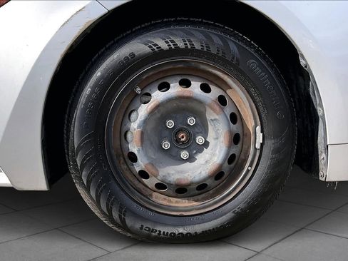 Used 2020 Toyota Corolla L image 11