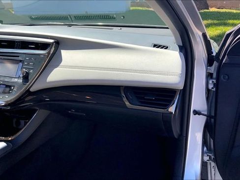 Used 2014 Toyota Avalon XLE Premium image 16