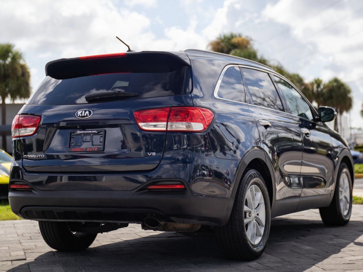 Used 2017 Kia Sorento AWD image 12