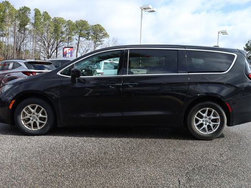 Used 2023 Chrysler Voyager LX FWD image 2