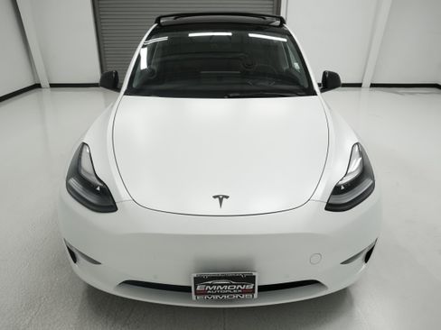 Used 2022 Tesla Model Y Performance AWD/4WD image 2