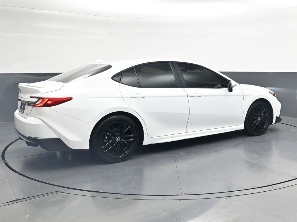 Used 2026 Toyota Camry SE FWD image 4