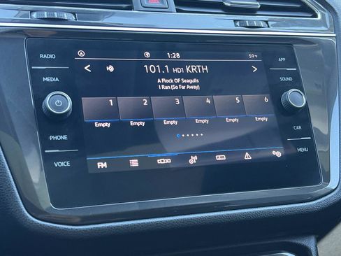 Certified 2022 Volkswagen Tiguan SE w/ Panoramic Sunroof Package image 12