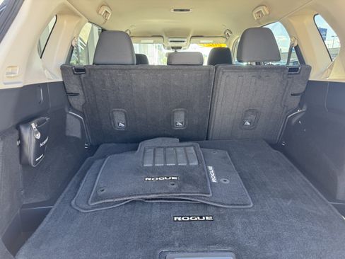 Used 2024 Nissan Rogue SV image 12