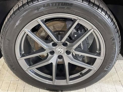 Certified 2025 Porsche Macan Turbo image 11