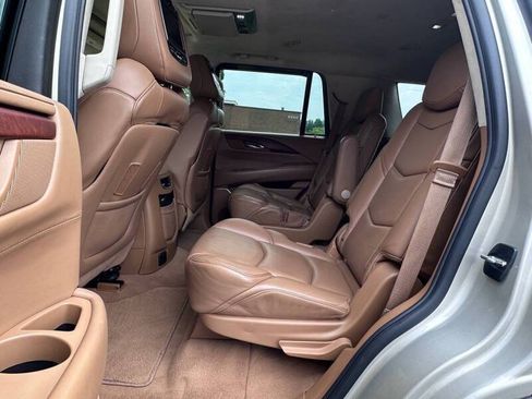 Used 2015 Cadillac Escalade Platinum AWD/4WD image 14