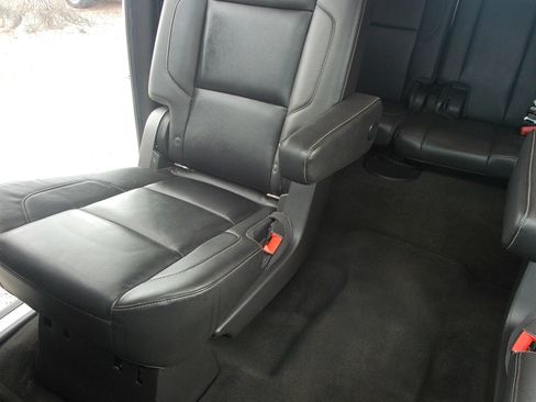 Used 2016 Chevrolet Suburban LT w/ Luxury Package RWD image 27