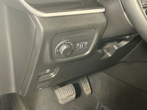 Used 2022 Jeep Grand Cherokee Altitude image 10