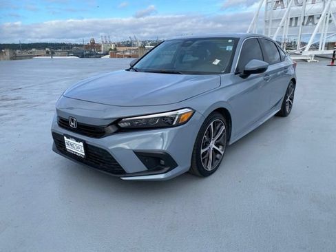 Used 2023 Honda Civic Touring image 4