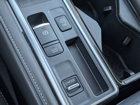 Used 2024 Nissan Pathfinder SV FWD image 25