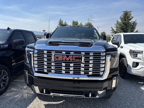 Used 2024 GMC Sierra 2500 Denali w/ Denali Reserve Package AWD/4WD image 4
