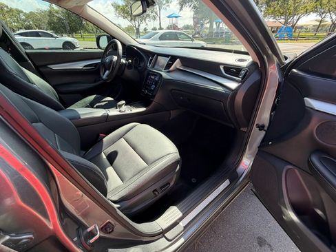 Used 2019 INFINITI QX50 Luxe FWD image 17
