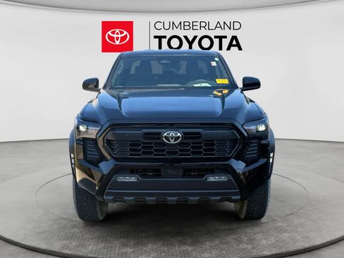 Used 2025 Toyota Tacoma TRD Off-Road AWD/4WD image 2