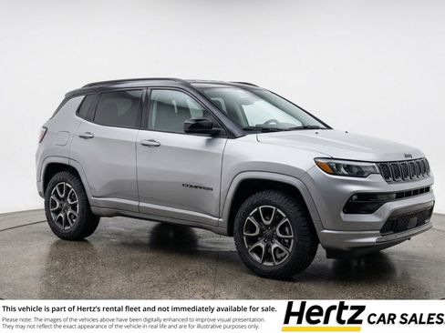 Used 2025 Jeep Compass Trailhawk AWD/4WD image 1