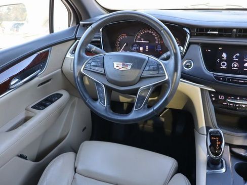 Used 2017 Cadillac XT5 Premium Luxury image 21