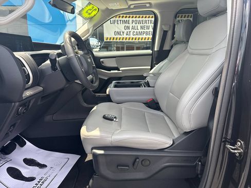 Used 2025 Ford Expedition Active AWD/4WD image 11