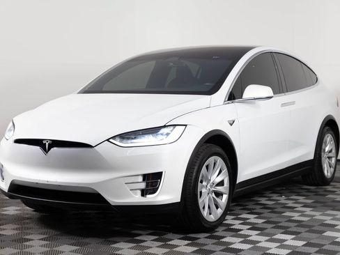 Used 2021 Tesla Model X Long Range AWD/4WD image 2