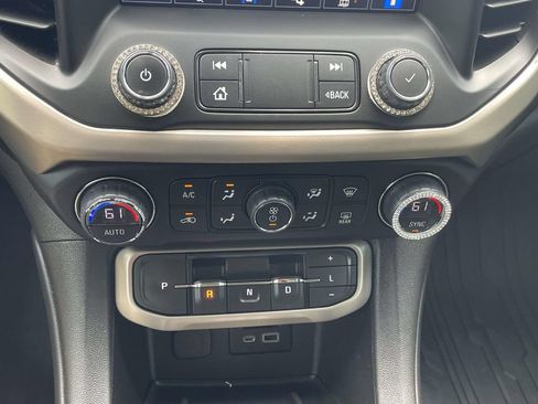 Used 2023 GMC Acadia Denali w/ Denali Ultimate Package FWD image 31