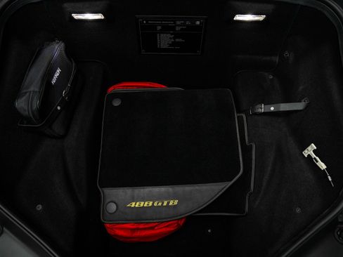 Used 2017 Ferrari 488 GTB RWD image 17