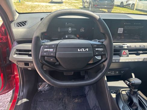 Used 2025 Kia K4 LXS image 30