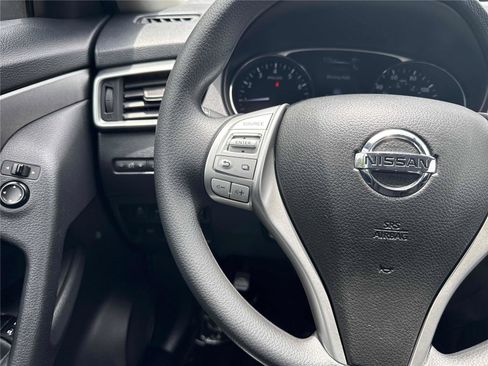 Used 2016 Nissan Rogue SV w/ SV Premium Package FWD image 18