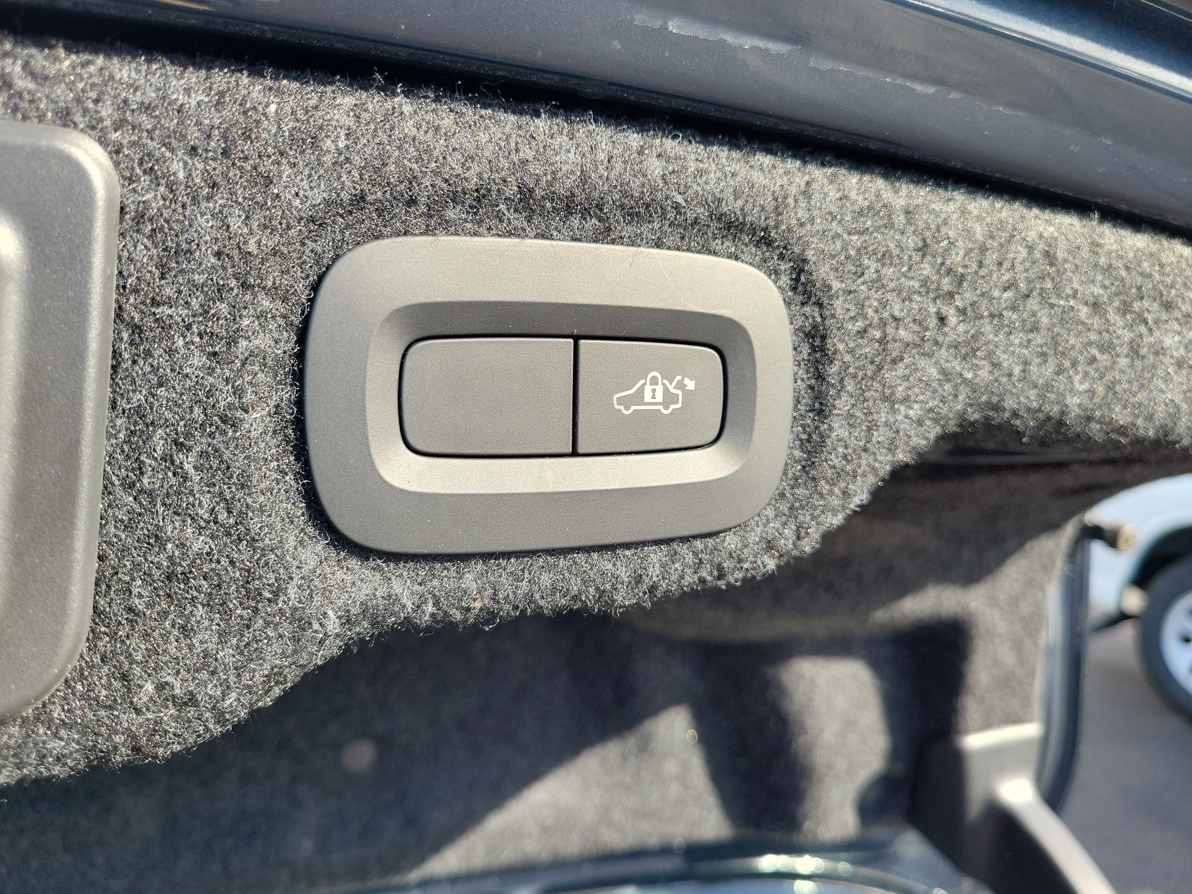 Used 2019 Volvo S60 T5 Momentum w/ Premium Package FWD image 8