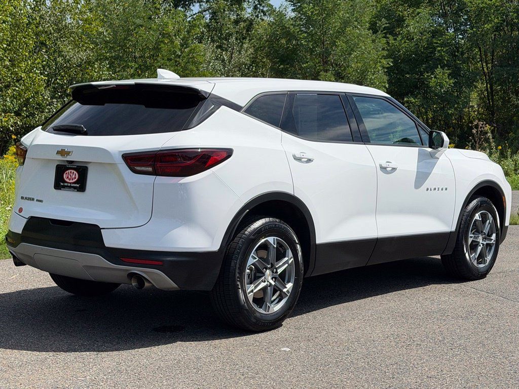 Used 2025 Chevrolet Blazer LT AWD/4WD image 27